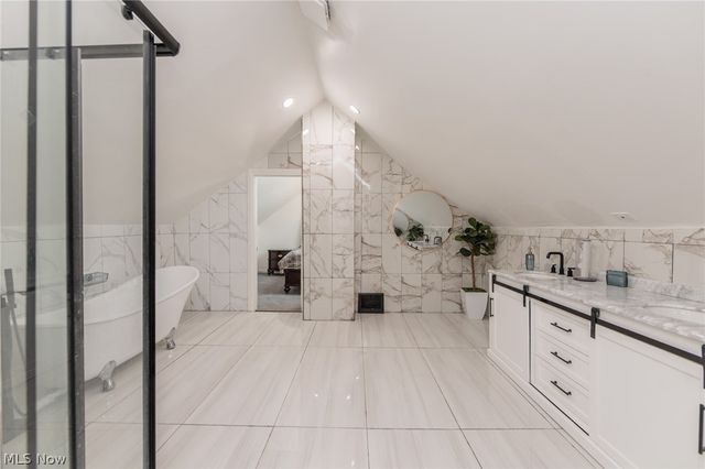 5811 Madison Avenue, Cleveland, OH 44102