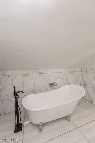 5811 Madison Avenue, Cleveland, OH 44102