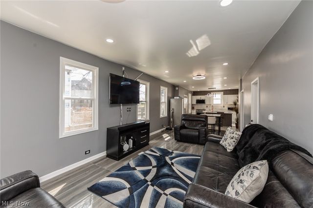 5811 Madison Avenue, Cleveland, OH 44102