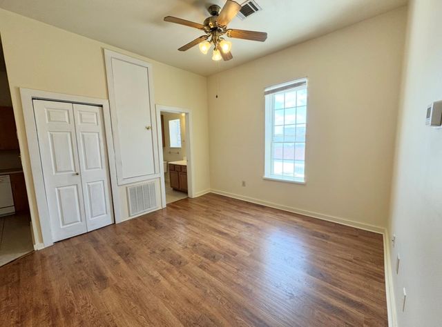 104 Depot ST B, Elgin, TX 78621