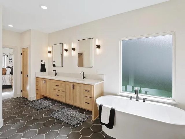 1022 E Wandermere Estates Ln, Spokane, WA 99208