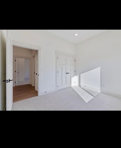 1022 E Wandermere Estates Ln, Spokane, WA 99208