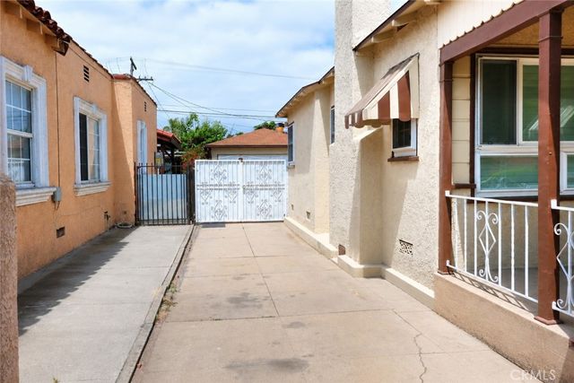 8725 S Gramercy Place, Los Angeles, CA 90047