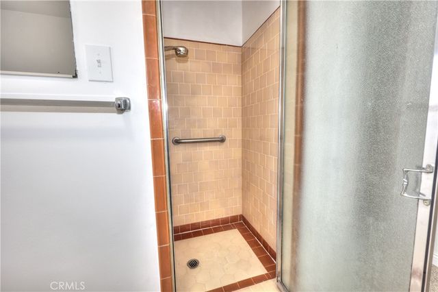 8725 S Gramercy Place, Los Angeles, CA 90047