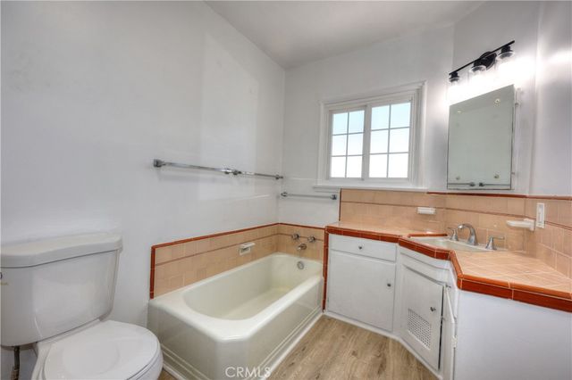 8725 S Gramercy Place, Los Angeles, CA 90047