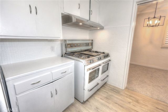 8725 S Gramercy Place, Los Angeles, CA 90047