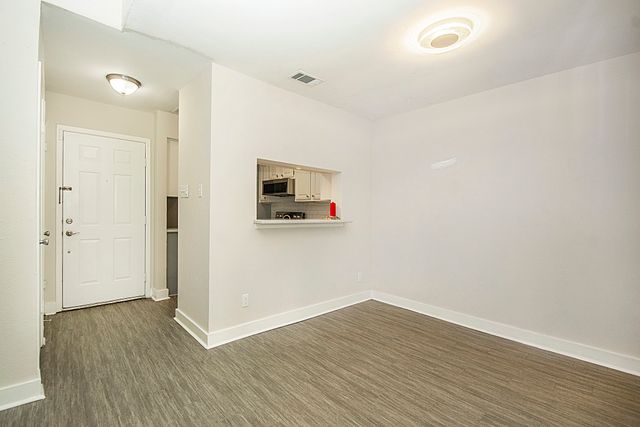 1104 Riverchase Lane 204, Arlington, TX 76011