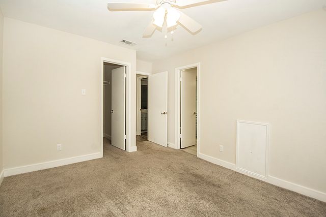 1104 Riverchase Lane 204, Arlington, TX 76011