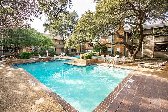 1104 Riverchase Lane 204, Arlington, TX 76011