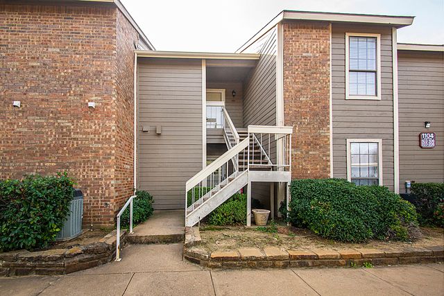 1104 Riverchase Lane 204, Arlington, TX 76011