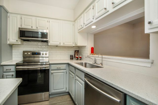 1104 Riverchase Lane 204, Arlington, TX 76011