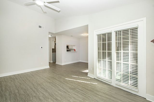 1104 Riverchase Lane 204, Arlington, TX 76011