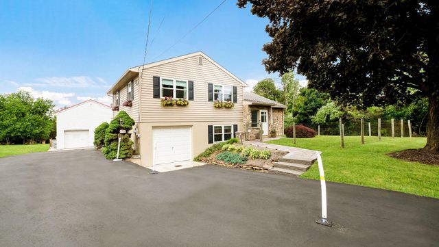 7078 EASTON RD, Pipersville, PA 18947
