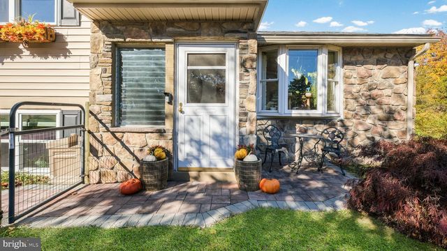 7078 EASTON RD, Pipersville, PA 18947