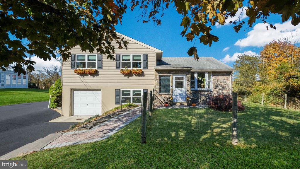 7078 EASTON RD, Pipersville, PA 18947
