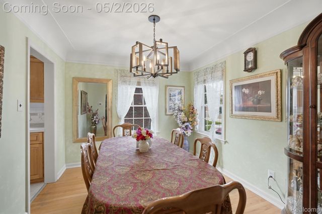 1857 Roslyn Road, Grosse Pointe Woods, MI 48236