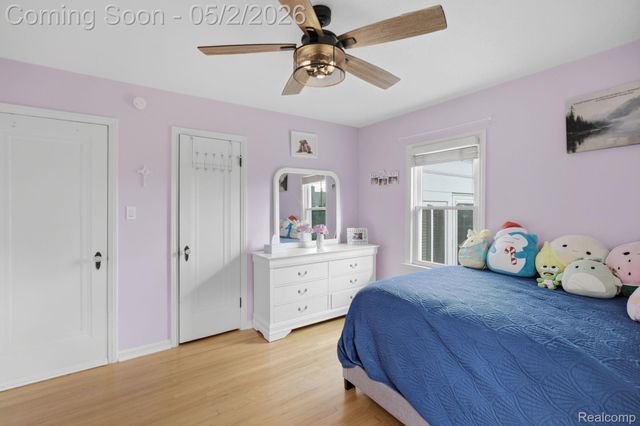 1857 Roslyn Road, Grosse Pointe Woods, MI 48236