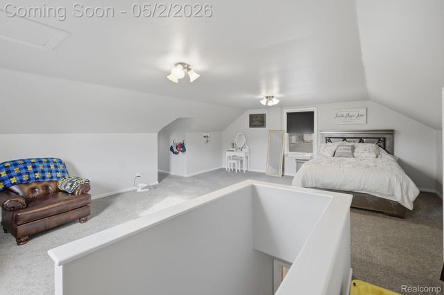 1857 Roslyn Road, Grosse Pointe Woods, MI 48236