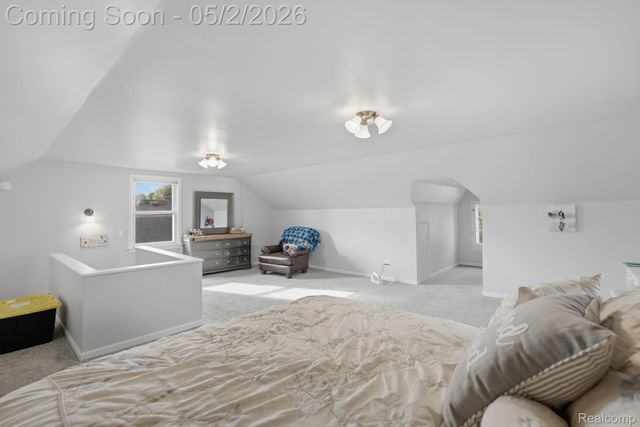 1857 Roslyn Road, Grosse Pointe Woods, MI 48236