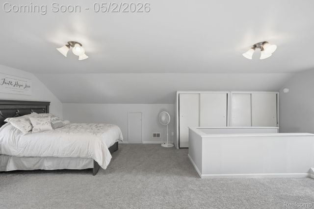 1857 Roslyn Road, Grosse Pointe Woods, MI 48236