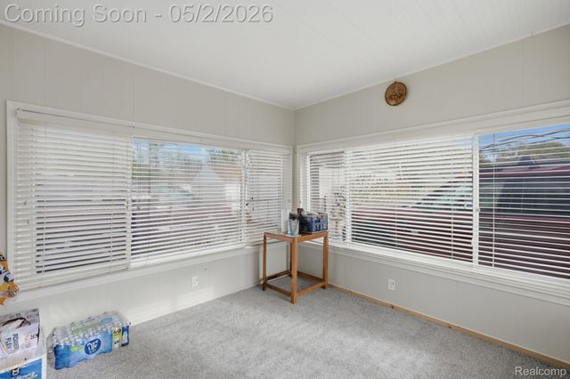 1857 Roslyn Road, Grosse Pointe Woods, MI 48236