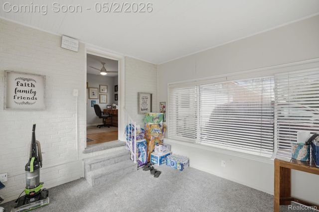 1857 Roslyn Road, Grosse Pointe Woods, MI 48236