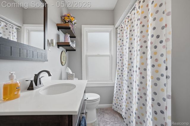 1857 Roslyn Road, Grosse Pointe Woods, MI 48236