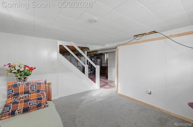 1857 Roslyn Road, Grosse Pointe Woods, MI 48236