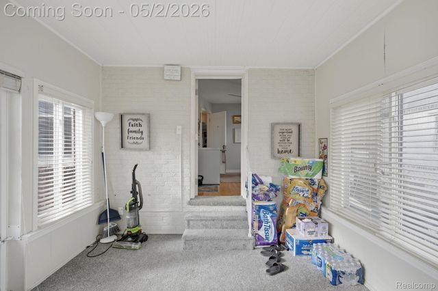 1857 Roslyn Road, Grosse Pointe Woods, MI 48236