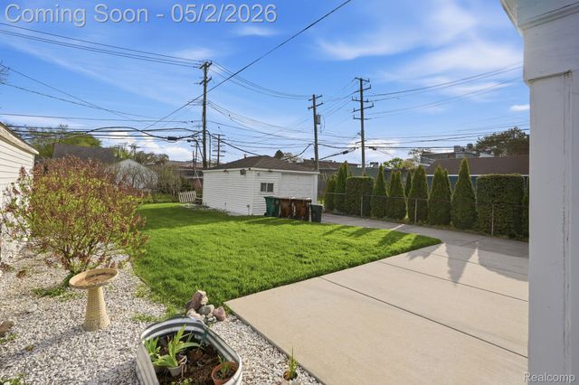 1857 Roslyn Road, Grosse Pointe Woods, MI 48236