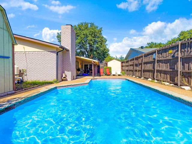5004 Crutchberry Place, The Colony, TX 75056