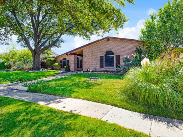 5004 Crutchberry Place, The Colony, TX 75056