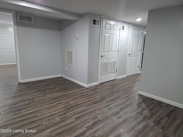 1209 Durrett Ln 3, Louisville, KY 40213