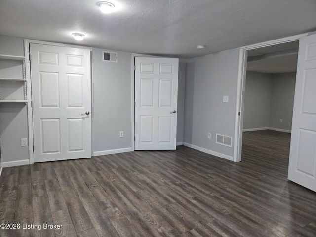 1209 Durrett Ln 3, Louisville, KY 40213