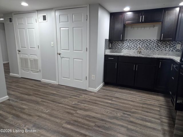 1209 Durrett Ln 3, Louisville, KY 40213