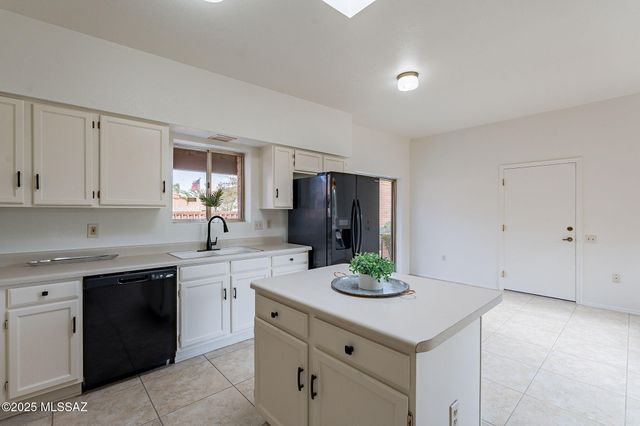 1594 W Calle Hacienda, Green Valley, AZ 85622