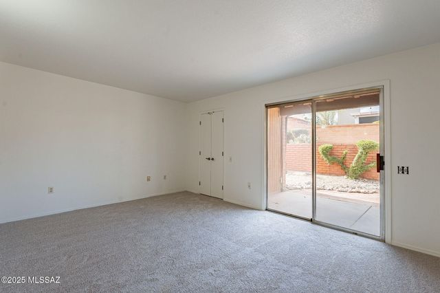 1594 W Calle Hacienda, Green Valley, AZ 85622