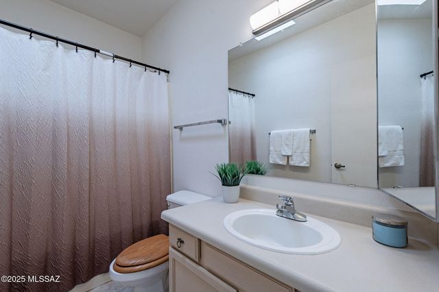 1594 W Calle Hacienda, Green Valley, AZ 85622