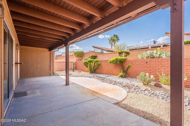1594 W Calle Hacienda, Green Valley, AZ 85622