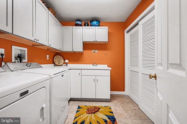 33 STERLING CT, Hershey, PA 17033