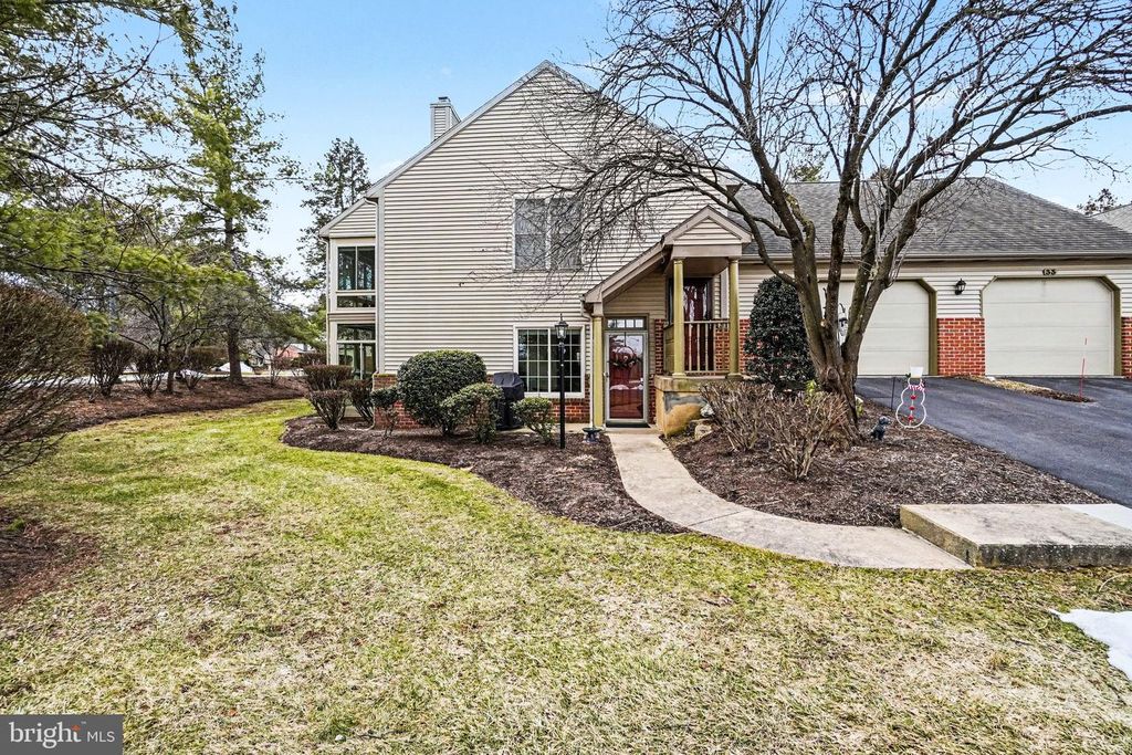 33 STERLING CT, Hershey, PA 17033