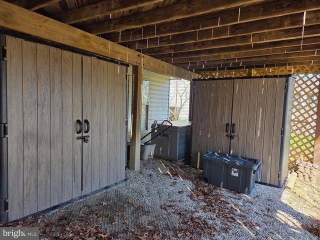 20580 TRIPLE CROWN CT, Ashburn, VA 20147