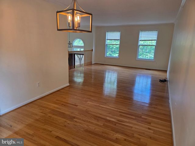 20580 TRIPLE CROWN CT, Ashburn, VA 20147