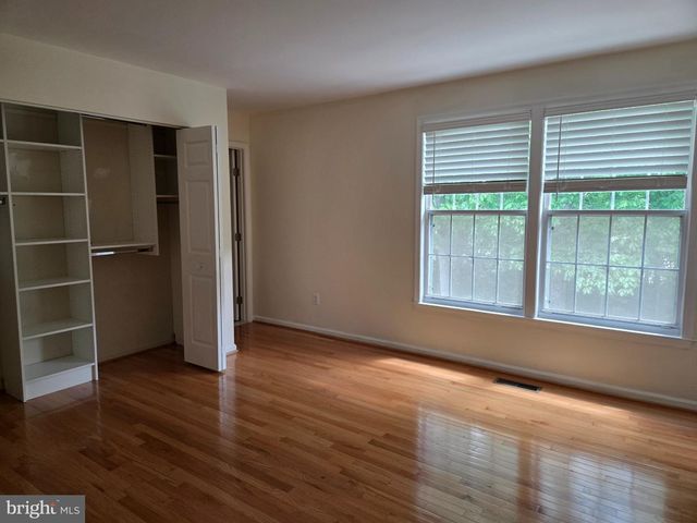 20580 TRIPLE CROWN CT, Ashburn, VA 20147