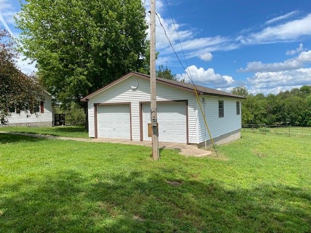 1076 Barrington Road, Tontitown, AR 72762