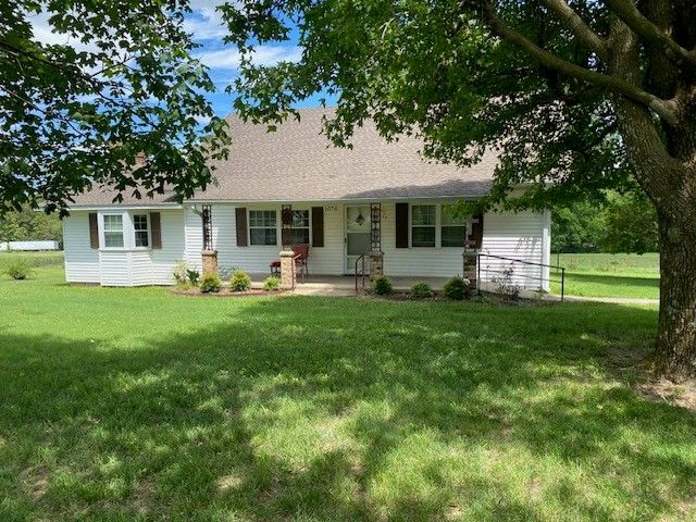 1076 Barrington Road, Tontitown, AR 72762