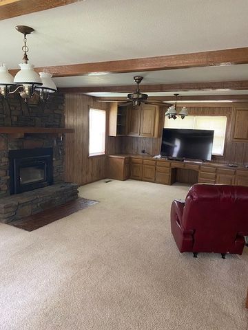 1076 Barrington Road, Tontitown, AR 72762