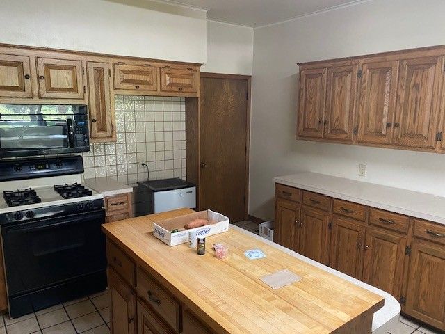 1076 Barrington Road, Tontitown, AR 72762