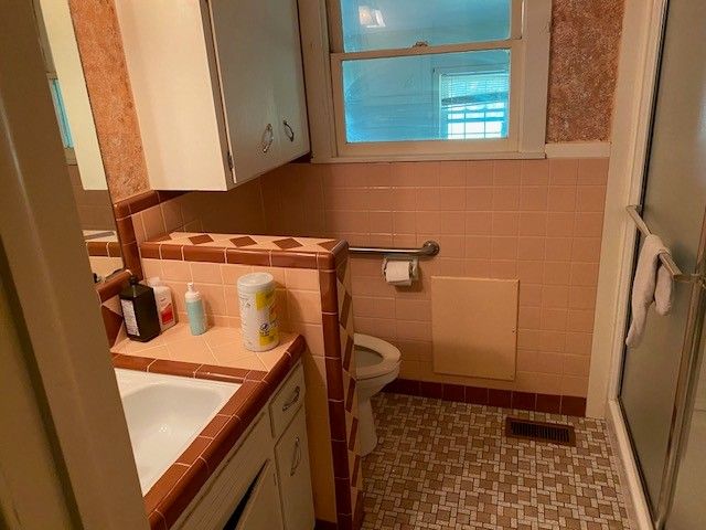 1076 Barrington Road, Tontitown, AR 72762