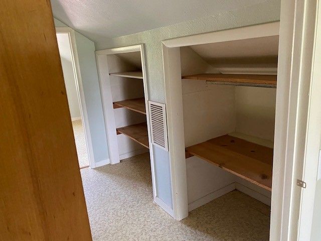 1076 Barrington Road, Tontitown, AR 72762